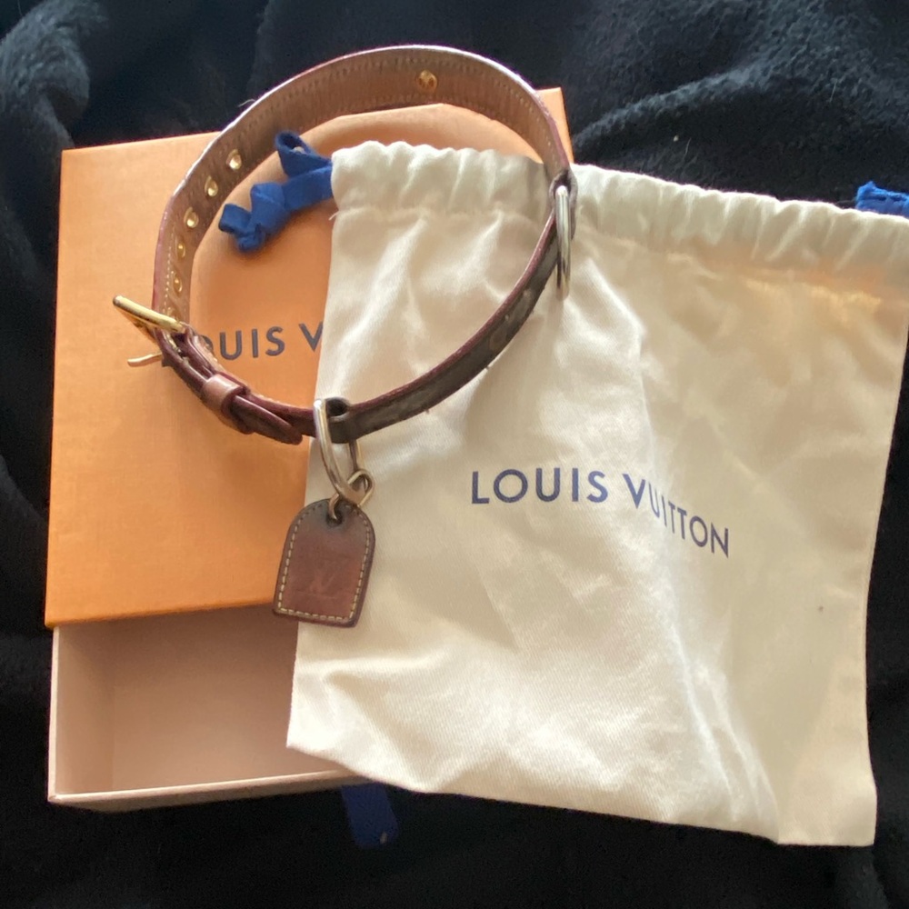Authentic Louis Vuitton mm dog collar with box and cloth bag